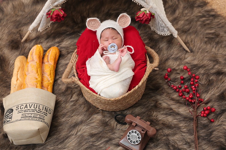 How to stylishly and practically dress a newborn baby